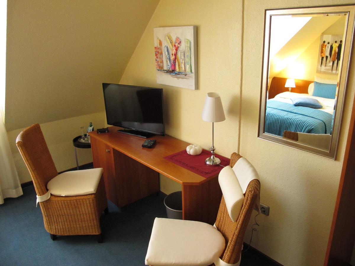 Burghotel Muenzenberg Екстериор снимка