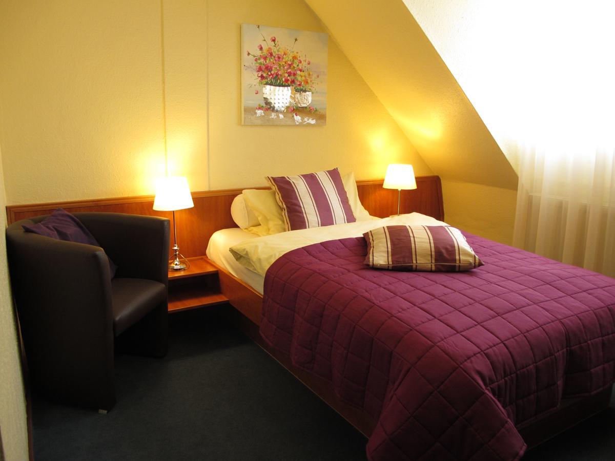 Burghotel Muenzenberg Екстериор снимка