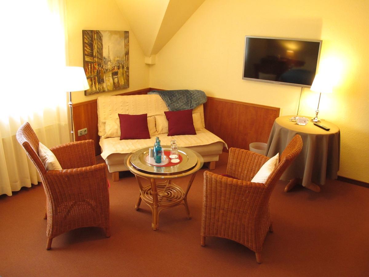 Burghotel Muenzenberg Екстериор снимка