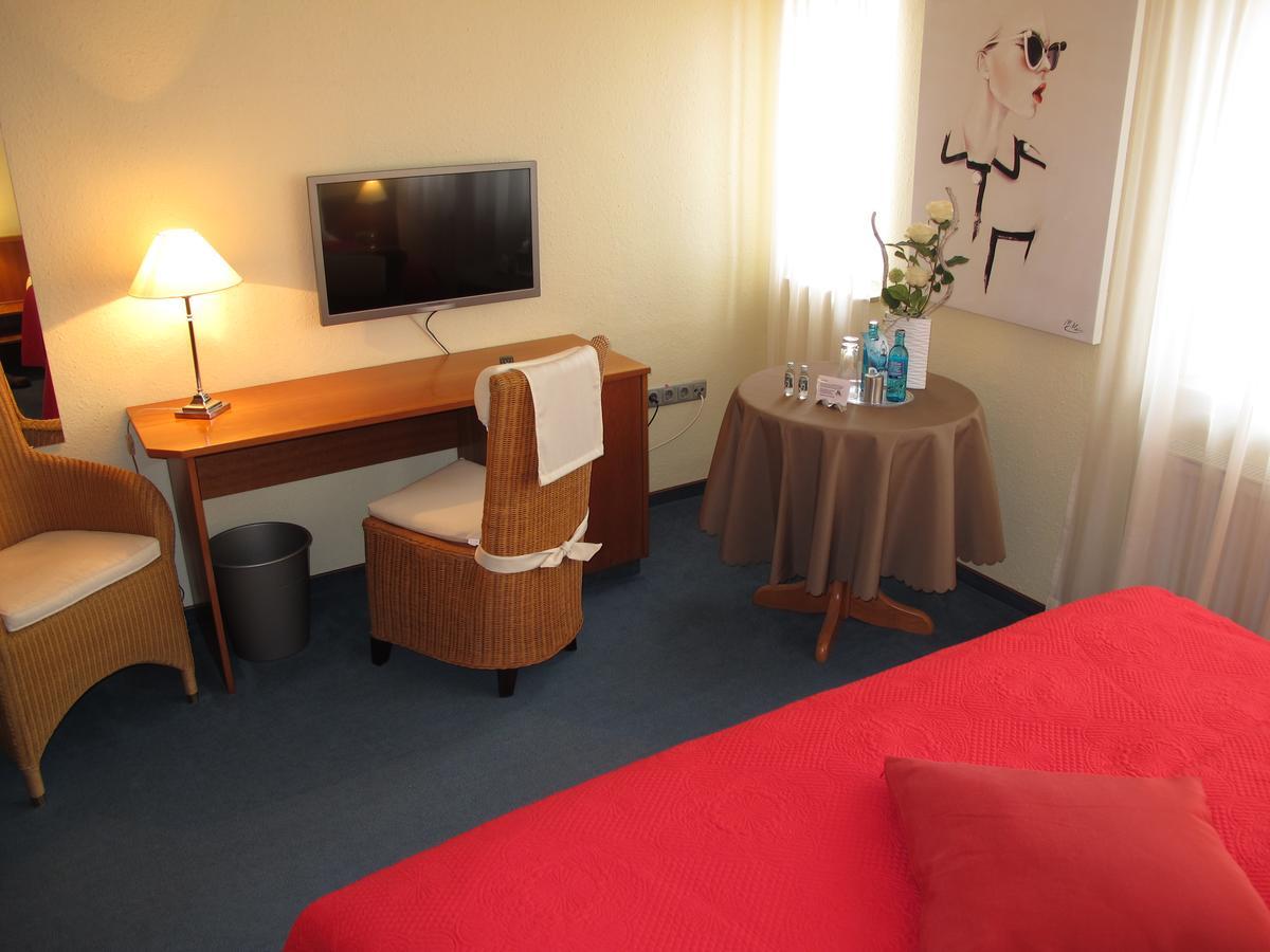 Burghotel Muenzenberg Екстериор снимка
