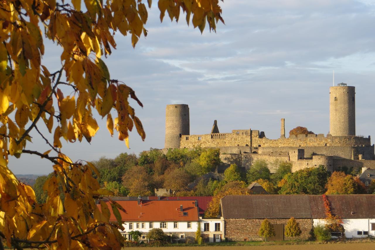 Burghotel Muenzenberg Екстериор снимка